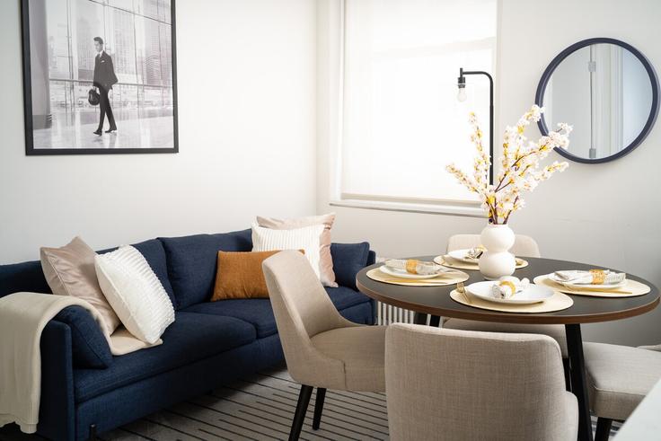 Manhattan, New York에 위치한 Building Fulton Street - movaliving - 1058801 유닛의 세련된 인테리어가 돋보이는 거실