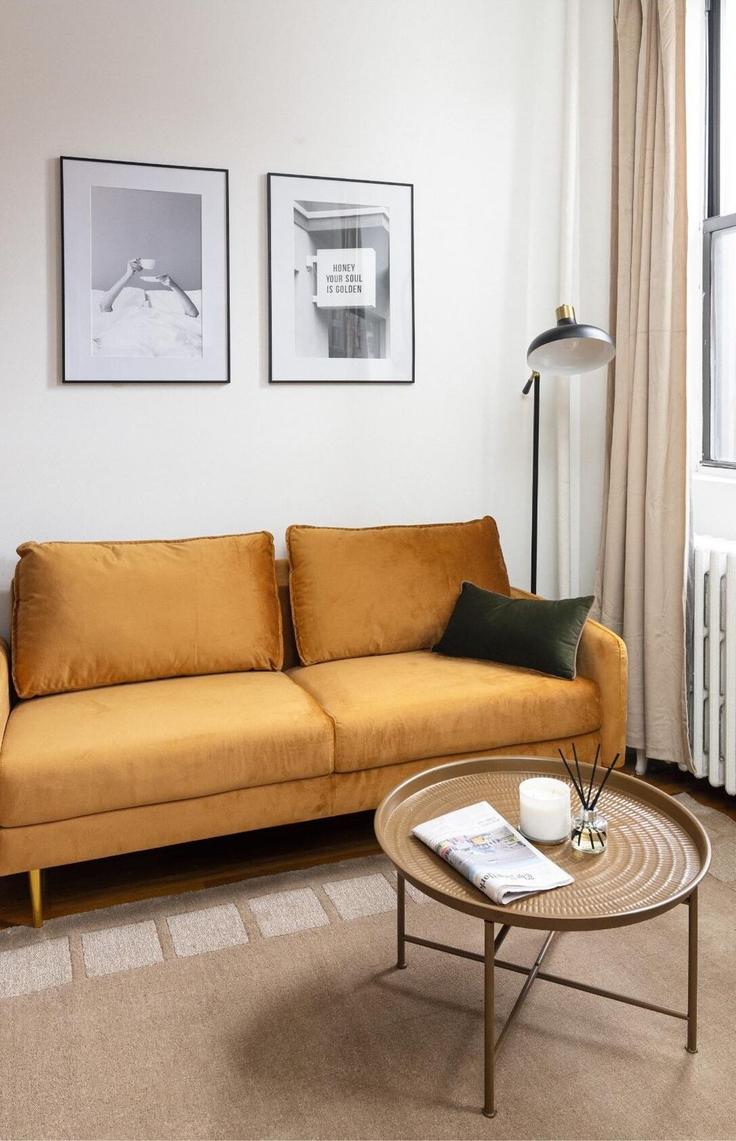Salle de séjour élégante avec mobilier moderne dans un appartement à Building 6th Avenue - movaliving - 1032144 - NYC à Brooklyn, New York