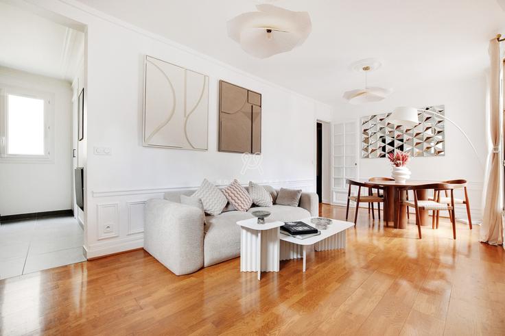 17th arrondissement, Paris에 위치한 Building Rue des Acacias - moveinparis - 1053155 유닛의 세련된 인테리어가 돋보이는 거실