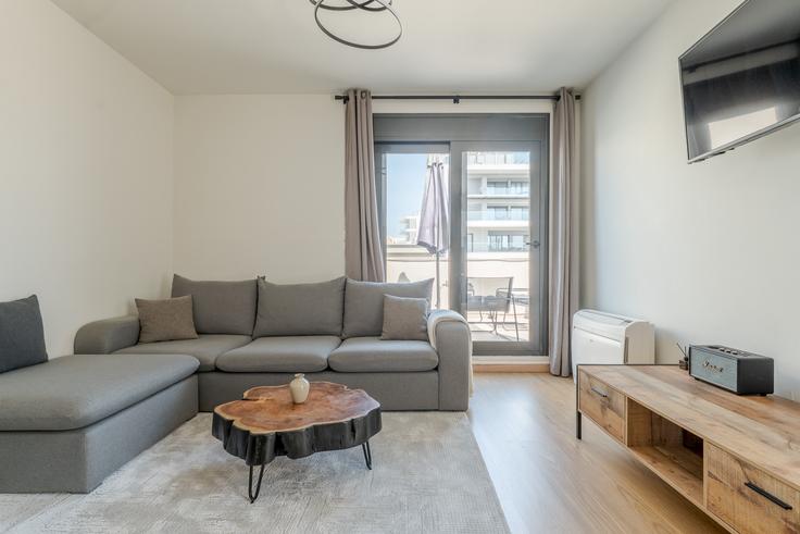 Sala de estar elegantemente projetada com móveis modernos em um apartamento no Building Doiranis - movingdoors - 1589219 em South Athens, Athens Sala de estar elegantemente projetada com móveis modernos em um apartamento no Building Doiranis - movingdoors - 1589219 em South Athens, Athens