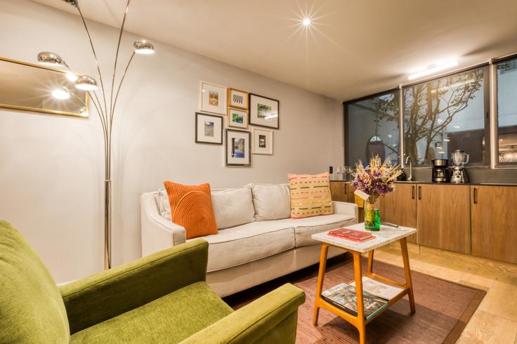 Mexico City Mexico CityのBuilding Zamora - mr-w - 1467529のアパートメントにある、モダンな家具を備えたエレガントなデザインのリビングルーム