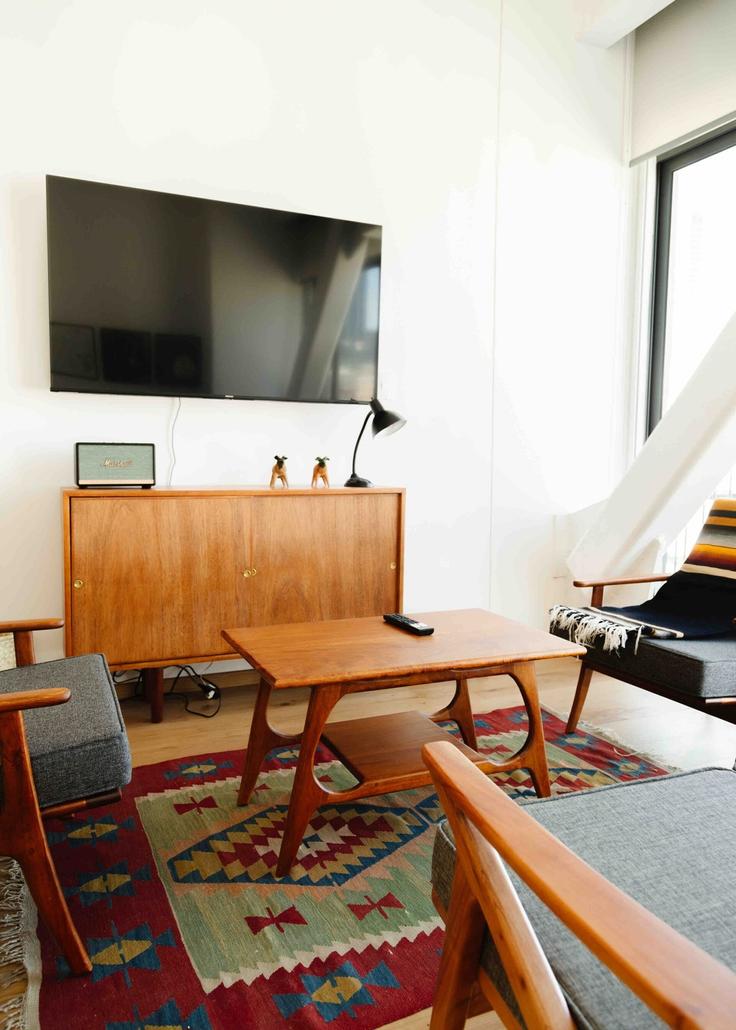 Elegant gestaltetes Wohnzimmer mit moderner Einrichtung in einer Wohnung im Building Sevilla - mr-wmain - 1493145 in Mexico City, Mexico City