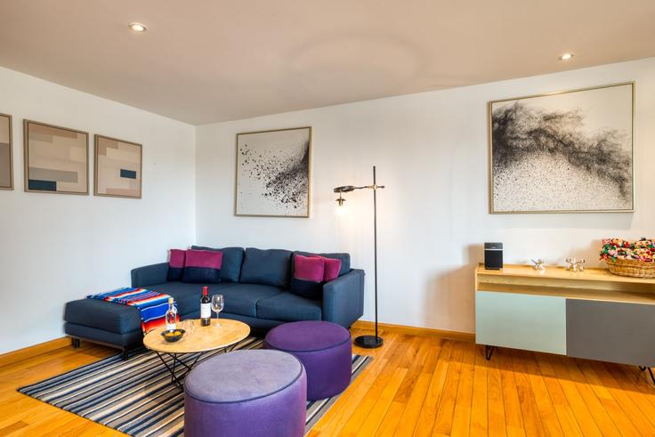 Elegant gestaltetes Wohnzimmer mit moderner Einrichtung in einer Wohnung im Building Avenida Veracruz 82 - mr-wmain - 1493279 in Mexico City, Mexico City