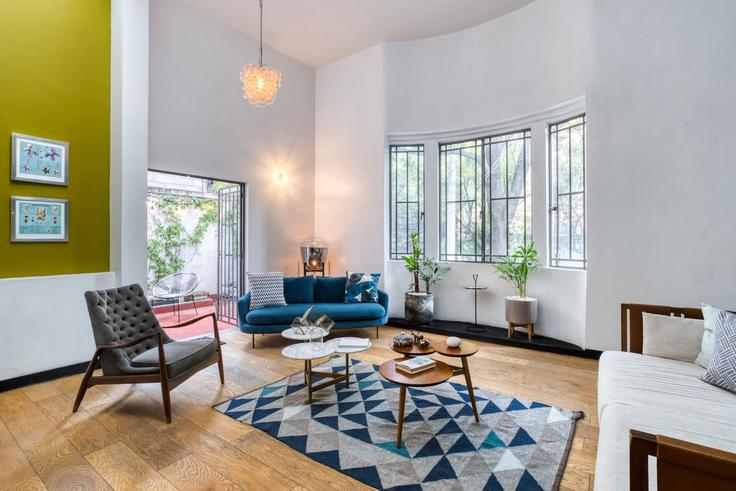 Sala de estar elegantemente projetada com móveis modernos em um apartamento no Building Sinaloa - mr-wmain - 1493179 em Mexico City, Mexico City