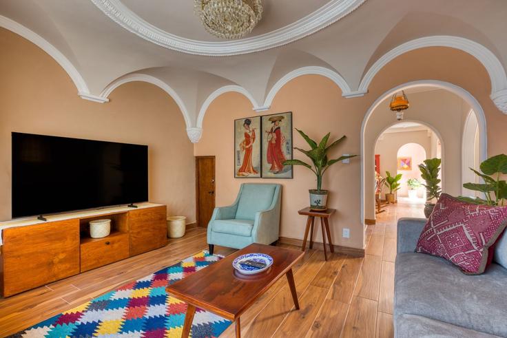 Elegant gestaltetes Wohnzimmer mit moderner Einrichtung in einer Wohnung im Building Cuernavaca 170 - mr-wmain - 1512829 in Mexico City, Mexico City