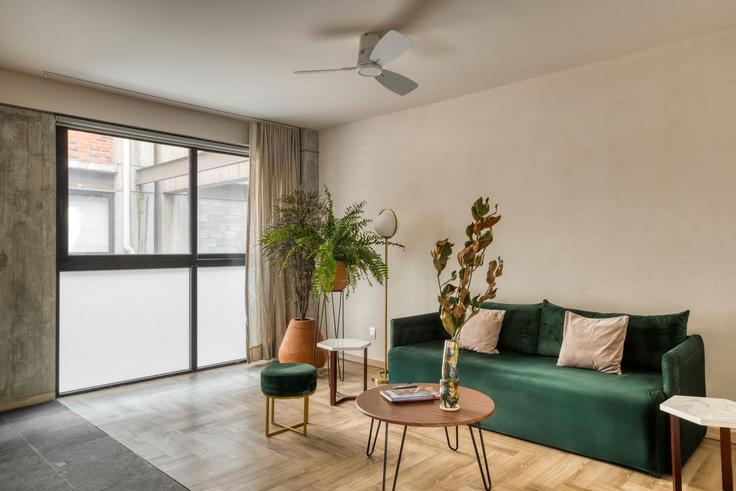 Sala de estar elegantemente projetada com móveis modernos em um apartamento no Building Sinaloa 49 - mr-wmain - 1493325 em Mexico City, Mexico City Sala de estar elegantemente projetada com móveis modernos em um apartamento no Building Sinaloa 49 - mr-wmain - 1493325 em Mexico City, Mexico City