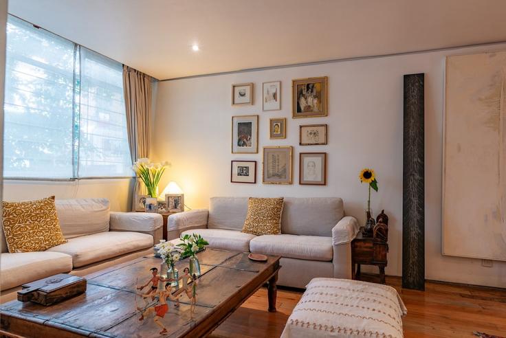 Salle de séjour élégante avec mobilier moderne dans un appartement à Building Yautepec 24 - mr-wmain - 1493273 à Mexico City, Mexico City