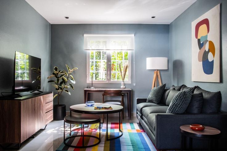 Elegant gestaltetes Wohnzimmer mit moderner Einrichtung in einer Wohnung im Building Huatusco 6 - mr-wmain - 1493220 in Mexico City, Mexico City