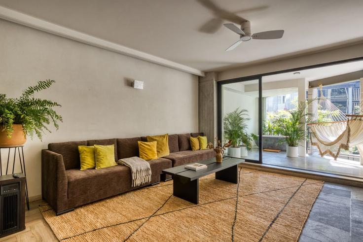 Mexico City Mexico CityのBuilding Sinaloa 49 - mr-wmain - 1493329のアパートメントにある、モダンな家具を備えたエレガントなデザインのリビングルーム