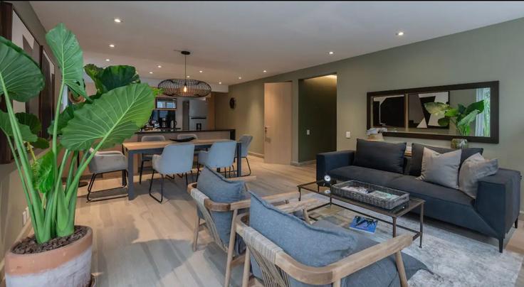 Elegant gestaltetes Wohnzimmer mit moderner Einrichtung in einer Wohnung im Building Calle Río Elba - mr-wmain - 1493171 in Mexico City, Mexico City