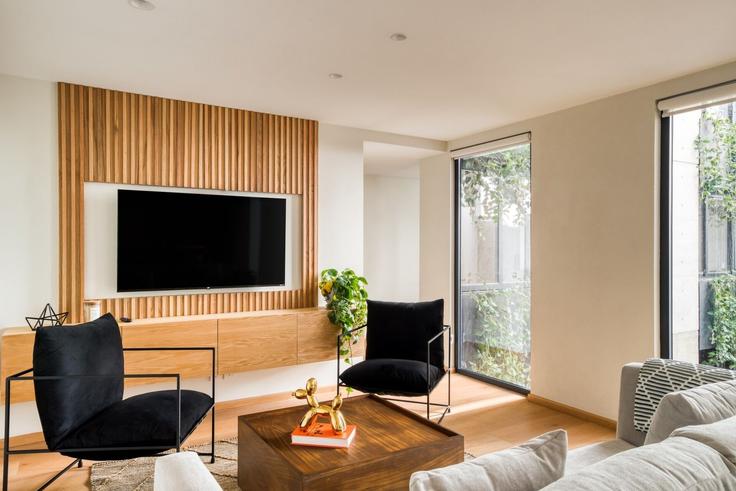 Elegant gestaltetes Wohnzimmer mit moderner Einrichtung in einer Wohnung im Building Calle Ometusco 104 - mr-wmain - 1493216 in Mexico City, Mexico City