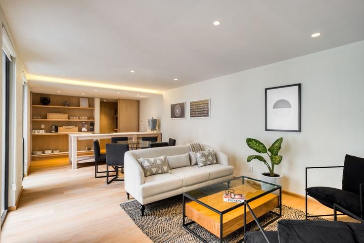 Elegant gestaltetes Wohnzimmer mit moderner Einrichtung in einer Wohnung im Building Calle Ometusco 104 - mr-wmain - 1493218 in Mexico City, Mexico City