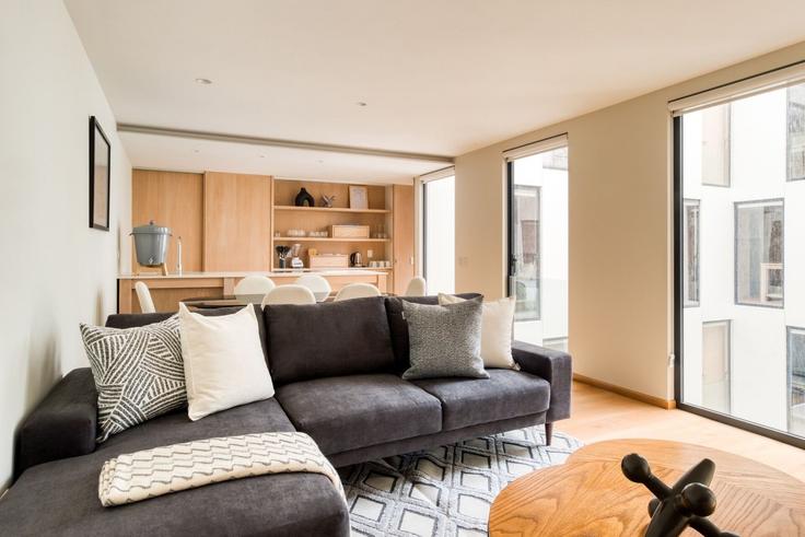 Salle de séjour élégante avec mobilier moderne dans un appartement à Building Calle Ometusco 104 - mr-wmain - 1493212 à Mexico City, Mexico City
