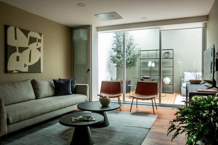 Elegant gestaltetes Wohnzimmer mit moderner Einrichtung in einer Wohnung im Building Calle Sócrates 136 - mr-wmain - 1493207 in Mexico City, Mexico City