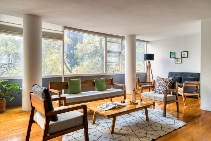 Elegant gestaltetes Wohnzimmer mit moderner Einrichtung in einer Wohnung im Building Campos Elíseos - mr-wmain - 1493116 in Mexico City, Mexico City Elegant gestaltetes Wohnzimmer mit moderner Einrichtung in einer Wohnung im Building Campos Elíseos - mr-wmain - 1493116 in Mexico City, Mexico City