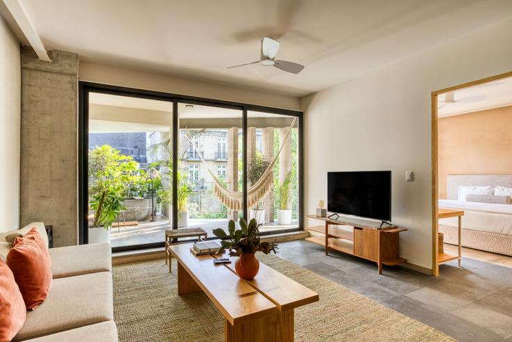 Elegant gestaltetes Wohnzimmer mit moderner Einrichtung in einer Wohnung im Building Sinaloa 49 - mr-wmain - 1493321 in Mexico City, Mexico City Elegant gestaltetes Wohnzimmer mit moderner Einrichtung in einer Wohnung im Building Sinaloa 49 - mr-wmain - 1493321 in Mexico City, Mexico City