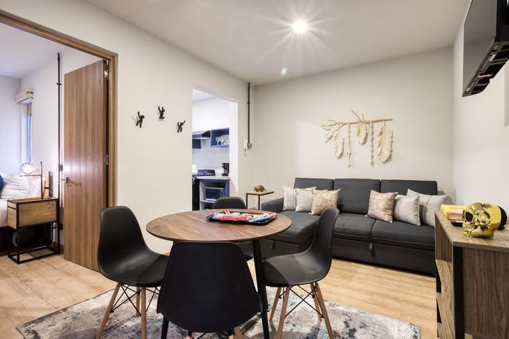 Salle de séjour élégante avec mobilier moderne dans un appartement à Building Avenida Vicente Suárez - mr-wmain - 1493165 à Mexico City, Mexico City