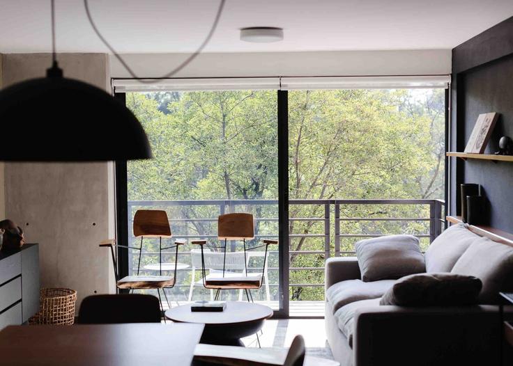 Elegant gestaltetes Wohnzimmer mit moderner Einrichtung in einer Wohnung im Building Parque España 21 - mr-wmain - 1493137 in Mexico City, Mexico City