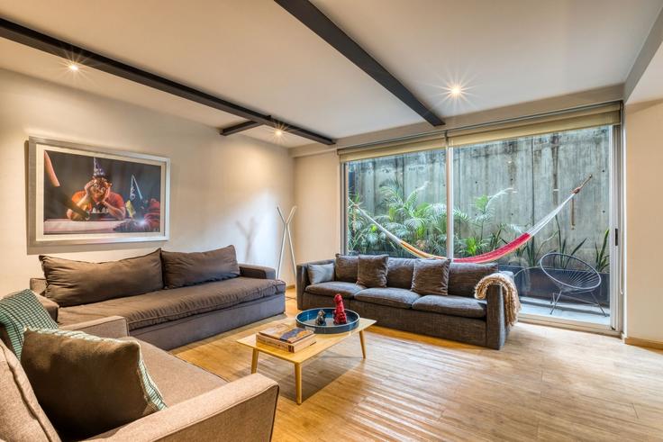 Elegant gestaltetes Wohnzimmer mit moderner Einrichtung in einer Wohnung im Building Calle Sócrates - mr-wmain - 1493117 in Mexico City, Mexico City Elegant gestaltetes Wohnzimmer mit moderner Einrichtung in einer Wohnung im Building Calle Sócrates - mr-wmain - 1493117 in Mexico City, Mexico City