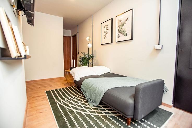 Mexico City, Mexico City에 위치한 Building Avenida Vicente Suárez 146 - mr-wmain - 1493270 유닛의 세련된 인테리어가 돋보이는 거실 Mexico City, Mexico City에 위치한 Building Avenida Vicente Suárez 146 - mr-wmain - 1493270 유닛의 세련된 인테리어가 돋보이는 거실