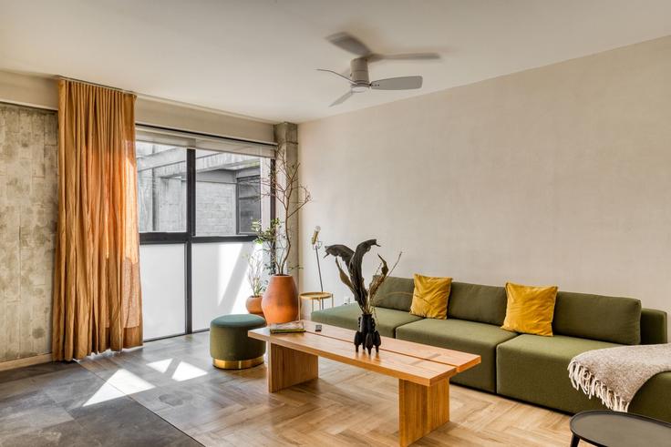 Elegant gestaltetes Wohnzimmer mit moderner Einrichtung in einer Wohnung im Building Sinaloa 49 - mr-wmain - 1493324 in Mexico City, Mexico City
