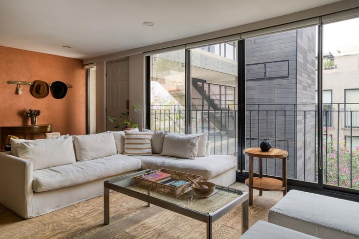 Mexico City, Mexico City에 위치한 Building Hamburgo 14 - mr-wmain - 1493310 유닛의 세련된 인테리어가 돋보이는 거실