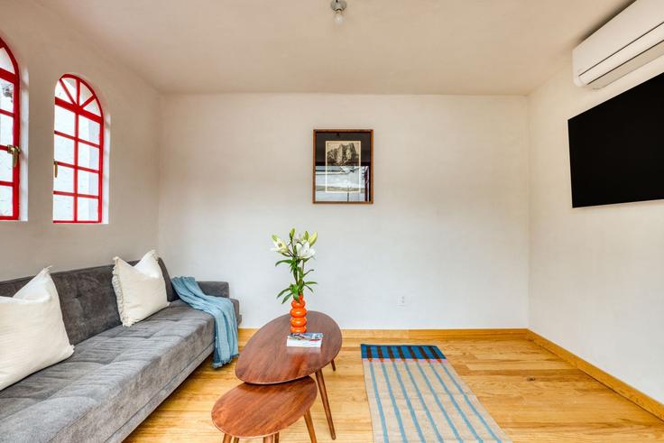 Salle de séjour élégante avec mobilier moderne dans un appartement à Building Yautepec 103 - mr-wmain - 1563892 à Mexico City, Mexico City Salle de séjour élégante avec mobilier moderne dans un appartement à Building Yautepec 103 - mr-wmain - 1563892 à Mexico City, Mexico City
