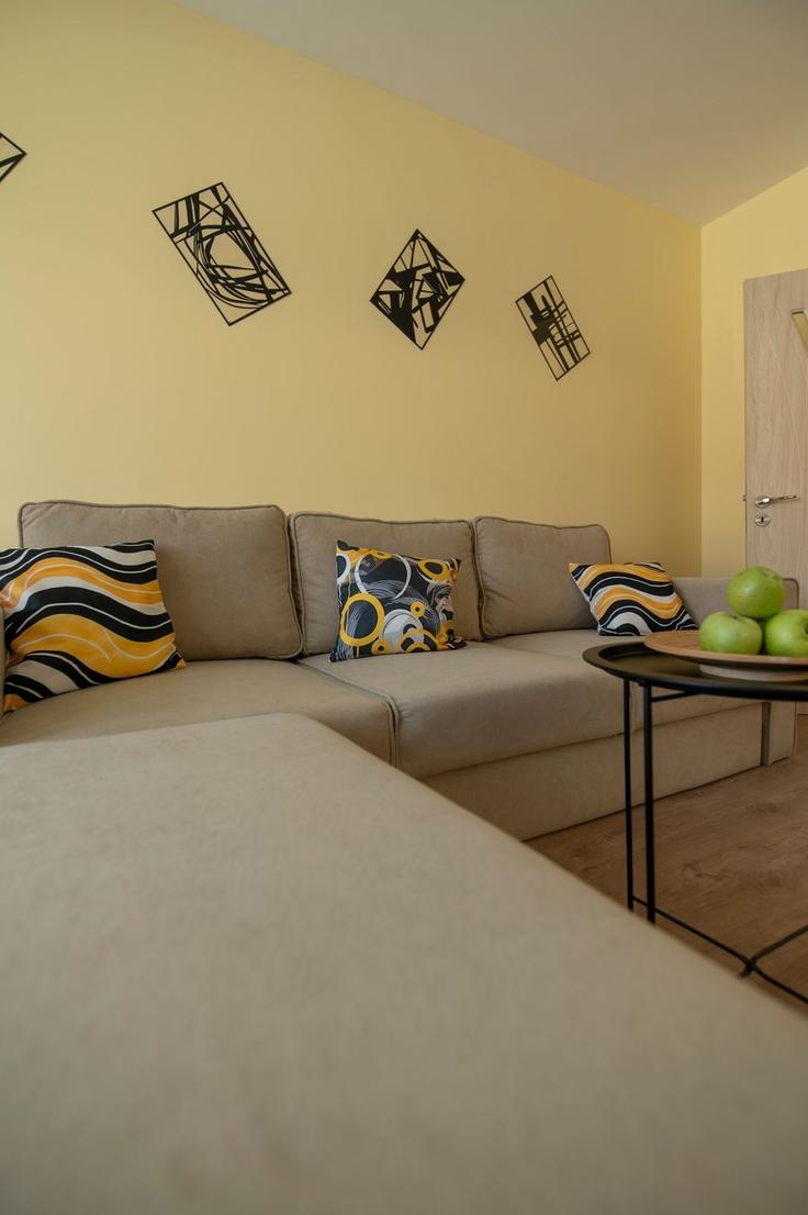Sala de estar elegantemente projetada com móveis modernos em um apartamento no Building ulitsa "Mostova" - mthomes - 1522125 em Central district, Plovdiv Sala de estar elegantemente projetada com móveis modernos em um apartamento no Building ulitsa "Mostova" - mthomes - 1522125 em Central district, Plovdiv