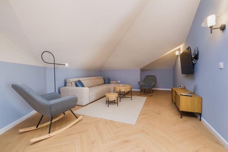 Elegant gestaltetes Wohnzimmer mit moderner Einrichtung in einer Wohnung im Building ulitsa "Beethoven" 1 - mthomes - 1606871 in Central district, Plovdiv Elegant gestaltetes Wohnzimmer mit moderner Einrichtung in einer Wohnung im Building ulitsa "Beethoven" 1 - mthomes - 1606871 in Central district, Plovdiv