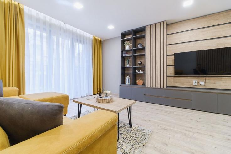 Sala de estar elegantemente projetada com móveis modernos em um apartamento no Building ulitsa "Leonardo Da Vinci" - mthomes - 1500088 em Central district, Plovdiv Sala de estar elegantemente projetada com móveis modernos em um apartamento no Building ulitsa "Leonardo Da Vinci" - mthomes - 1500088 em Central district, Plovdiv
