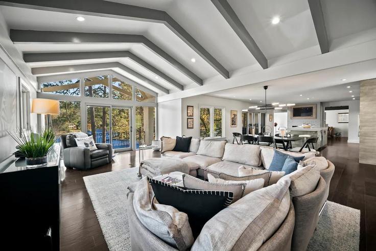 Atlanta AtlantaのBuilding Niskey Lake Trail Southwest - mths - 1359697のアパートメントにある、モダンな家具を備えたエレガントなデザインのリビングルーム