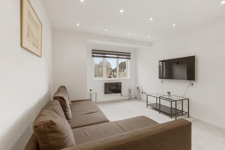 Salle de séjour élégante avec mobilier moderne dans un appartement à Building Jade Close - murray-stays-limited - 1515906 à London Borough of Newham, London