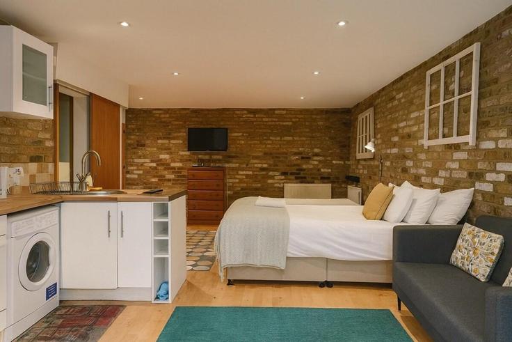 Elegant gestaltetes Wohnzimmer mit moderner Einrichtung in einer Wohnung im Building Fullwood's Mews - murray-stays-limited - 1515922 in London Borough of Hackney, London Elegant gestaltetes Wohnzimmer mit moderner Einrichtung in einer Wohnung im Building Fullwood's Mews - murray-stays-limited - 1515922 in London Borough of Hackney, London