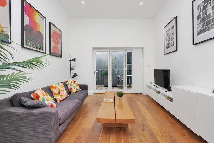 London Borough of Hackney, London에 위치한 Building Broadway Market - murray-stays-limited - 1515955 유닛의 세련된 인테리어가 돋보이는 거실
