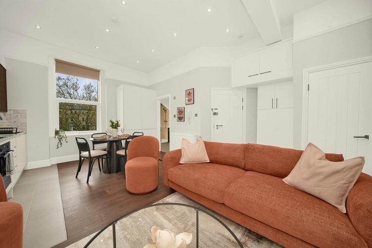 London Borough of Hammersmith and Fulham, London에 위치한 Building Gwendwr Road - murray-stays-limited - 1515912 유닛의 세련된 인테리어가 돋보이는 거실
