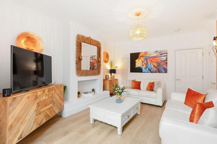 Salle de séjour élégante avec mobilier moderne dans un appartement à Building Hesperus Crescent - murray-stays-limited - 1515926 à London Borough of Tower Hamlets, London