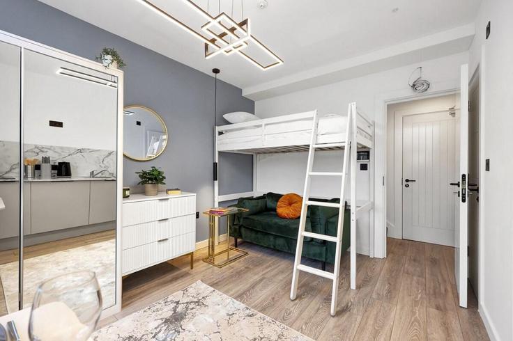 Salle de séjour élégante avec mobilier moderne dans un appartement à Building Hilldrop Road - murray-stays-limited - 1515931 à London Borough of Islington, London