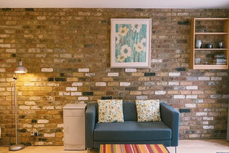 Salle de séjour élégante avec mobilier moderne dans un appartement à Building Fullwood's Mews - murray-stays-limited - 1515922 à London Borough of Hackney, London