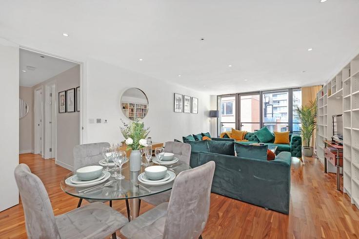 Sala de estar elegantemente projetada com móveis modernos em um apartamento no Building Manilla Street - murray-stays-limited - 1515947 em London Borough of Tower Hamlets, London Sala de estar elegantemente projetada com móveis modernos em um apartamento no Building Manilla Street - murray-stays-limited - 1515947 em London Borough of Tower Hamlets, London