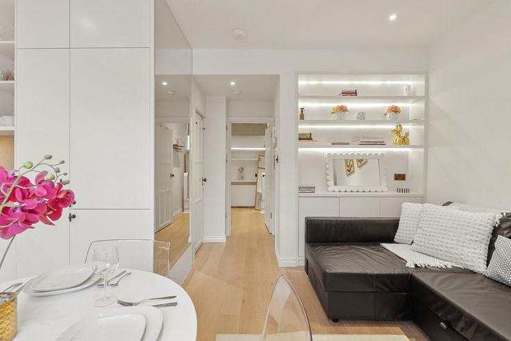 Building Campden Street - murray-stays-limited - 1515908 adresindeki bir dairede modern mobilyalarla zarif bir şekilde tasarlanmış oturma odası Royal Borough of Kensington and Chelsea, London
