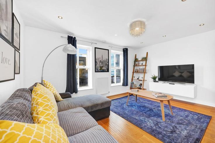 Sala de estar elegantemente projetada com móveis modernos em um apartamento no Building Newell Street - murraystays - 1039355 - LON em London Borough of Tower Hamlets, London