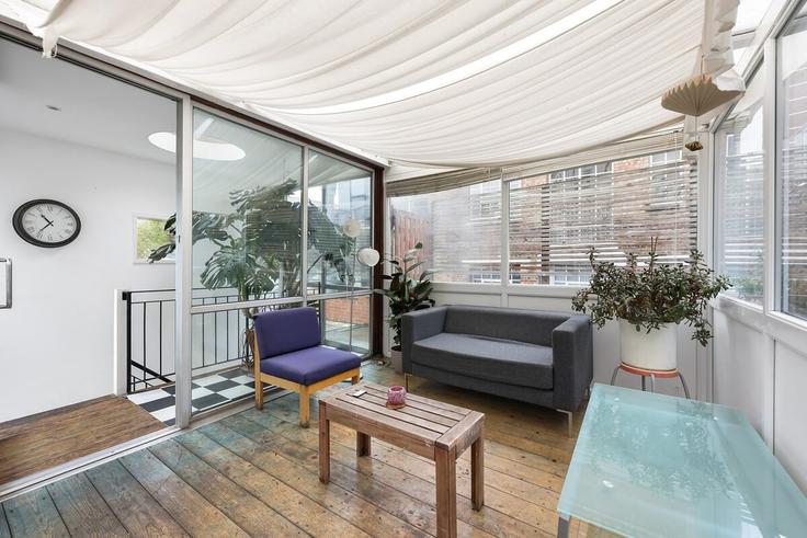 Elegante sala de estar con mobiliario moderno en un apartamento en Building Haberdasher Street - murraystays - 1039359 - LON en London Borough of Hackney, London