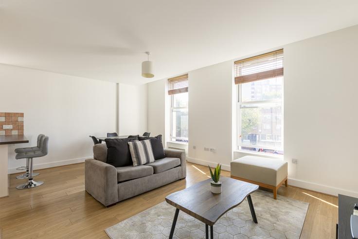 Sala de estar elegantemente projetada com móveis modernos em um apartamento no Building Clapham Road - mx-lettings-limited-1 - 1566454 em London Borough of Lambeth, London Sala de estar elegantemente projetada com móveis modernos em um apartamento no Building Clapham Road - mx-lettings-limited-1 - 1566454 em London Borough of Lambeth, London