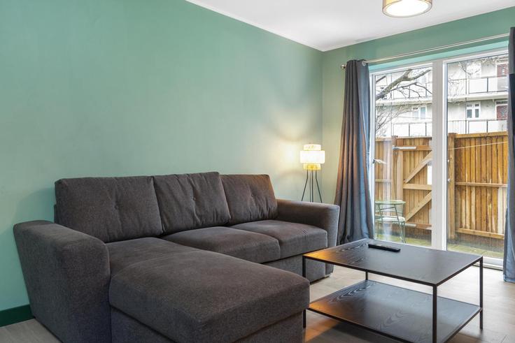 Elegant gestaltetes Wohnzimmer mit moderner Einrichtung in einer Wohnung im Building Clapham Road - mx-lettings-limited-1 - 1566459 in London Borough of Lambeth, London Elegant gestaltetes Wohnzimmer mit moderner Einrichtung in einer Wohnung im Building Clapham Road - mx-lettings-limited-1 - 1566459 in London Borough of Lambeth, London