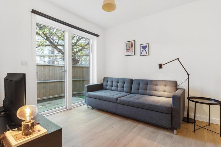 Elegant gestaltetes Wohnzimmer mit moderner Einrichtung in einer Wohnung im Building Clapham Road - mx-lettings-limited-1 - 1566463 in London Borough of Lambeth, London Elegant gestaltetes Wohnzimmer mit moderner Einrichtung in einer Wohnung im Building Clapham Road - mx-lettings-limited-1 - 1566463 in London Borough of Lambeth, London