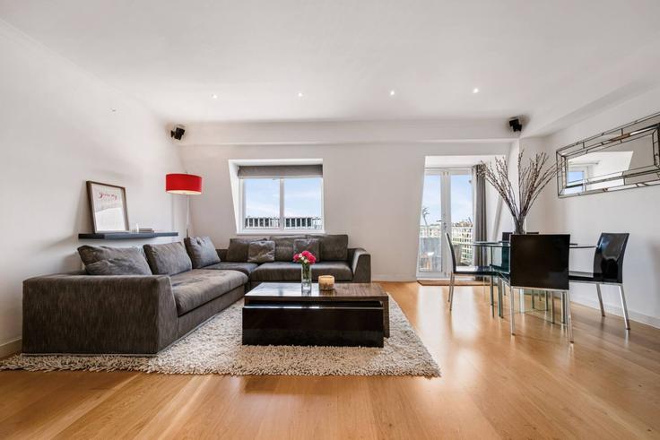 Building Queen's Gate - mx-lettings-limited-1 - 1566487 adresindeki bir dairede modern mobilyalarla zarif bir şekilde tasarlanmış oturma odası Royal Borough of Kensington and Chelsea, London Building Queen's Gate - mx-lettings-limited-1 - 1566487 adresindeki bir dairede modern mobilyalarla zarif bir şekilde tasarlanmış oturma odası Royal Borough of Kensington and Chelsea, London