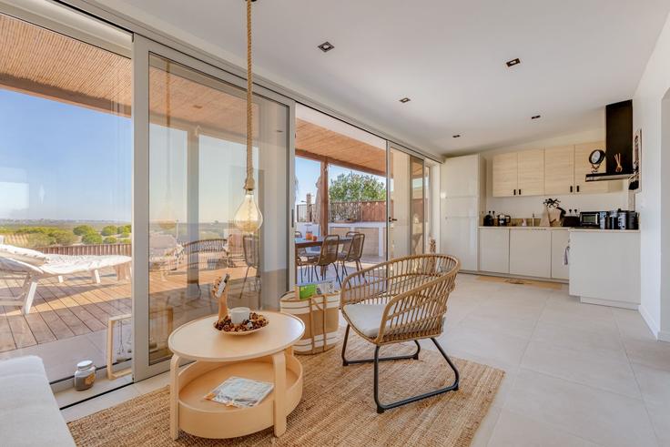 Quelfes, Olhão에 위치한 Building Ilha da Armona - Casa 489 - my-algarve-rentals - 1333744 유닛의 세련된 인테리어가 돋보이는 거실