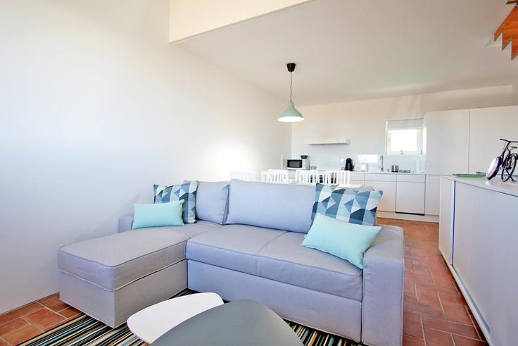 Sala de estar elegantemente projetada com móveis modernos em um apartamento no Building Rua dos Mártires da República - my-choice-algarve - 1363469 em Santa Maria, Tavira