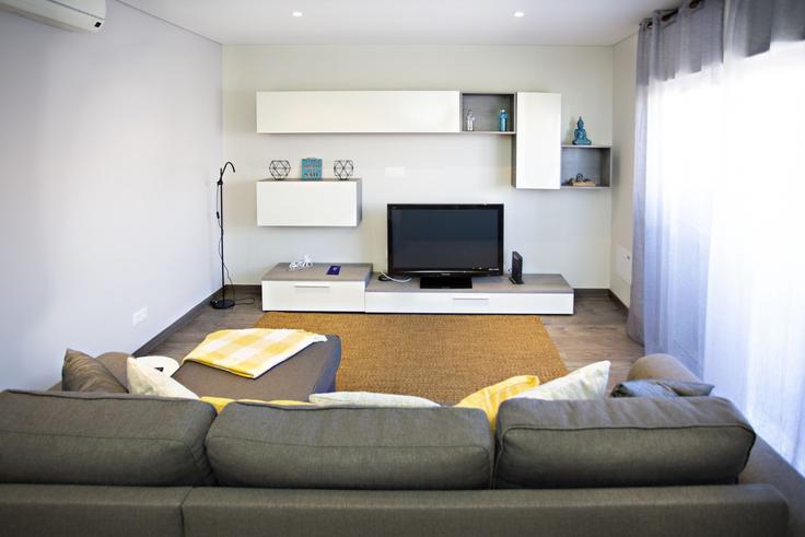 Building Rua Almirante Cândido dos Reis - my-choice-algarve - 1363430 adresindeki bir dairede modern mobilyalarla zarif bir şekilde tasarlanmış oturma odası Santa Maria, Tavira Building Rua Almirante Cândido dos Reis - my-choice-algarve - 1363430 adresindeki bir dairede modern mobilyalarla zarif bir şekilde tasarlanmış oturma odası Santa Maria, Tavira