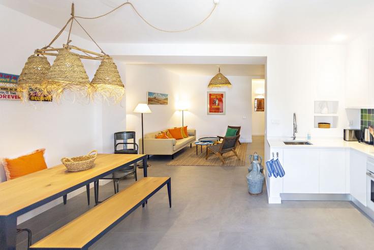 Sala de estar elegantemente projetada com móveis modernos em um apartamento no Building Largo de São Brás - my-choice-algarve - 1363443 em Santa Maria, Tavira